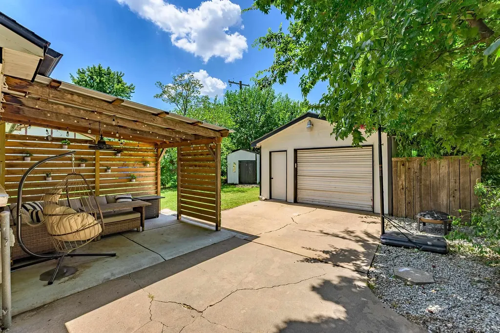 2631 N Hood Avenue Wichita KS 67204-5036