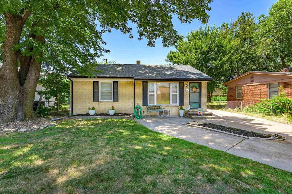 2631 N Hood Avenue Wichita KS 67204-5036