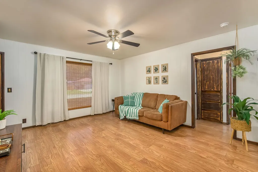 2631 N Hood Avenue Wichita KS 67204-5036