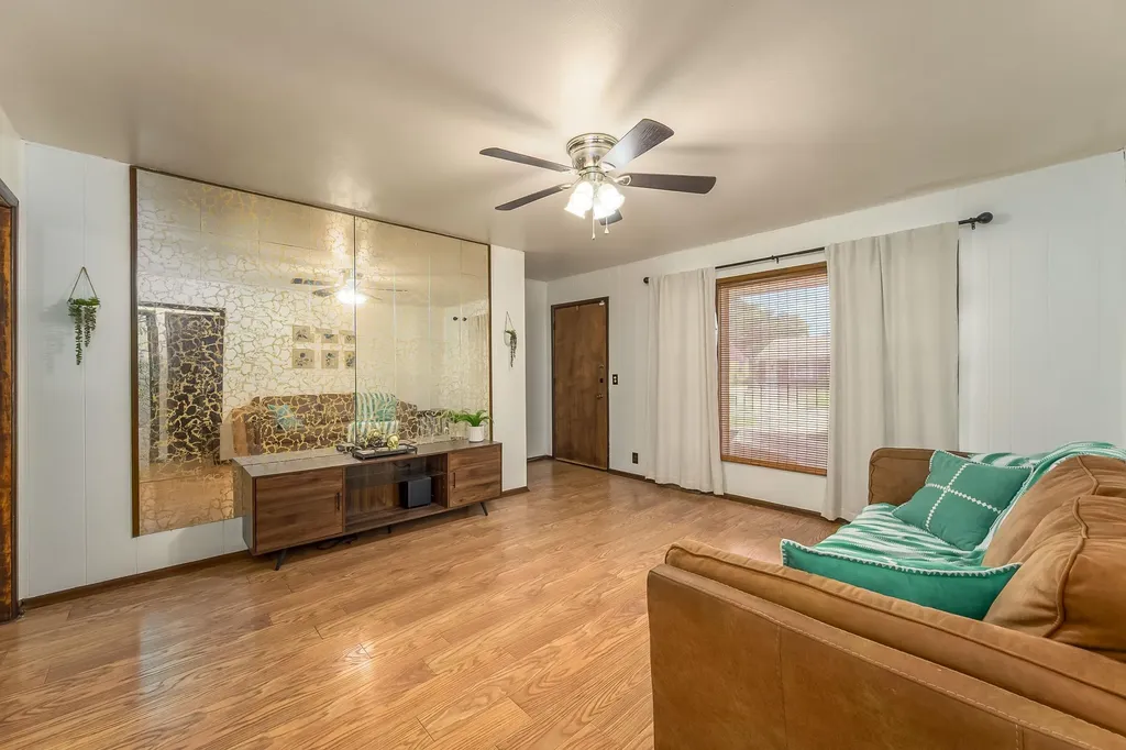 2631 N Hood Avenue Wichita KS 67204-5036