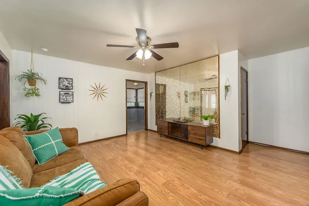 2631 N Hood Avenue Wichita KS 67204-5036