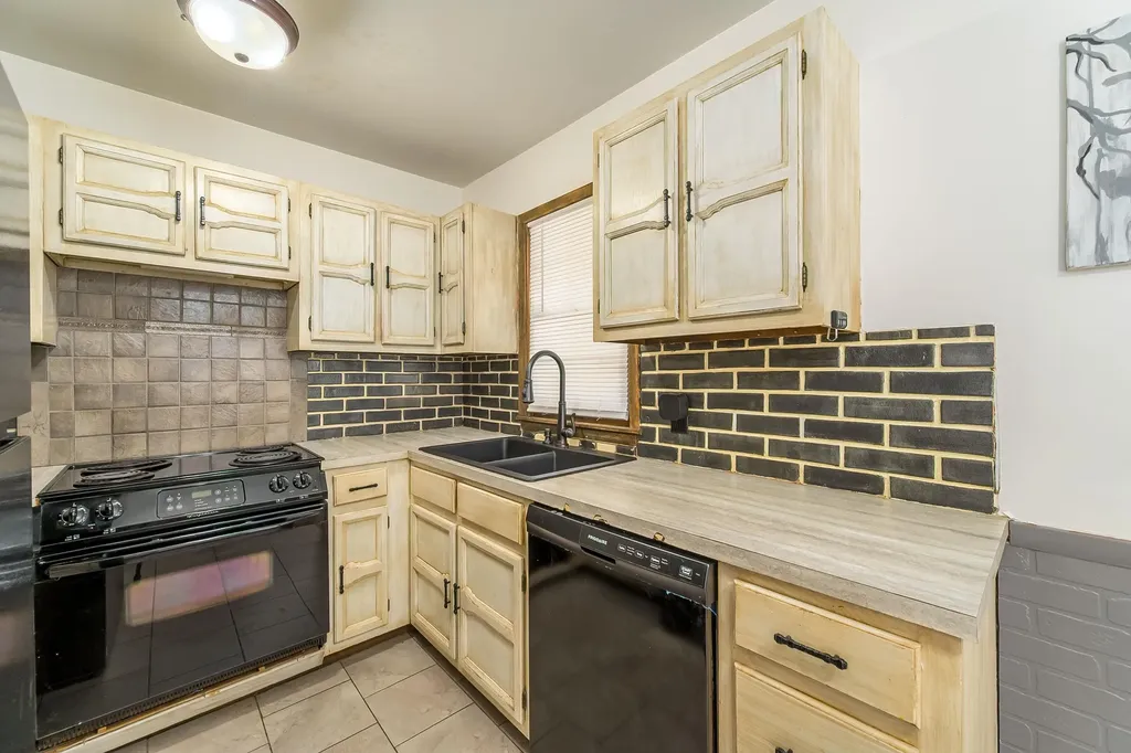 2631 N Hood Avenue Wichita KS 67204-5036