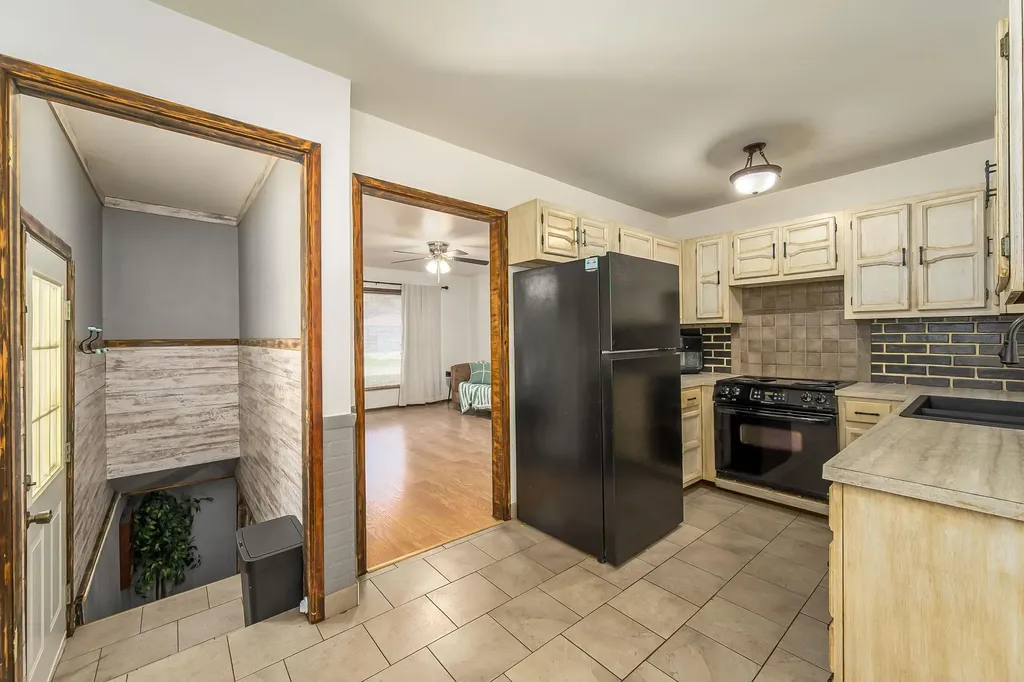 2631 N Hood Avenue Wichita KS 67204-5036