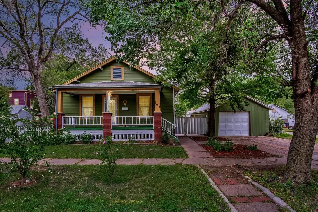 107 SW 3rd Newton KS 67114