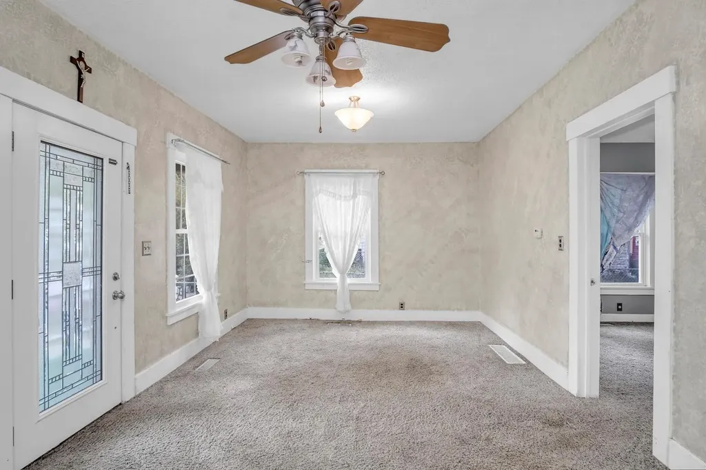 107 SW 3rd Newton KS 67114