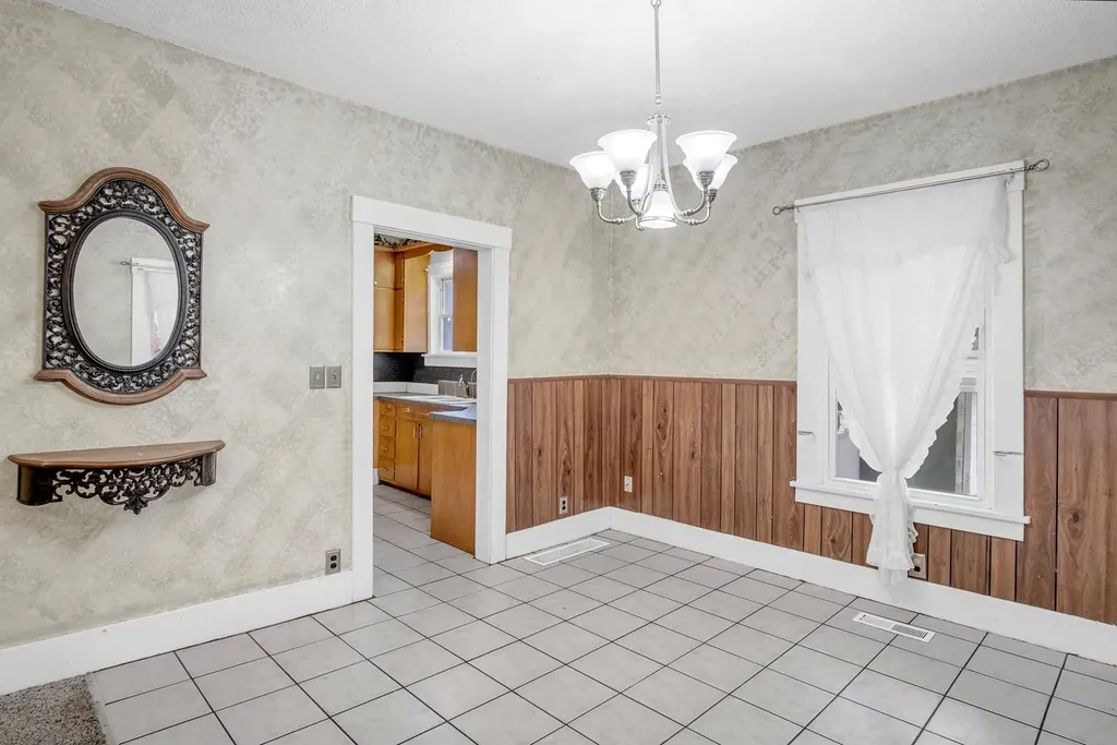 107 SW 3rd Newton KS 67114