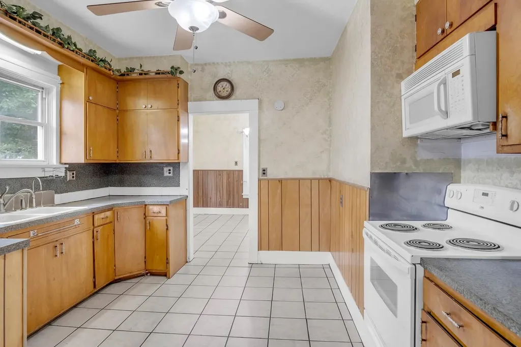 107 SW 3rd Newton KS 67114