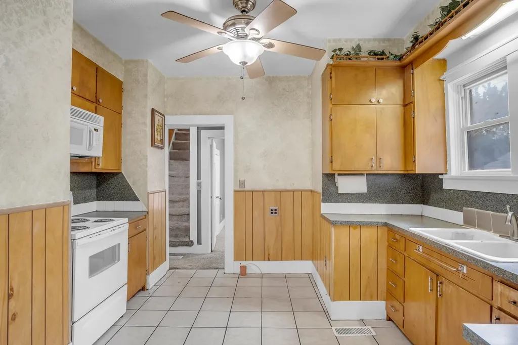 107 SW 3rd Newton KS 67114
