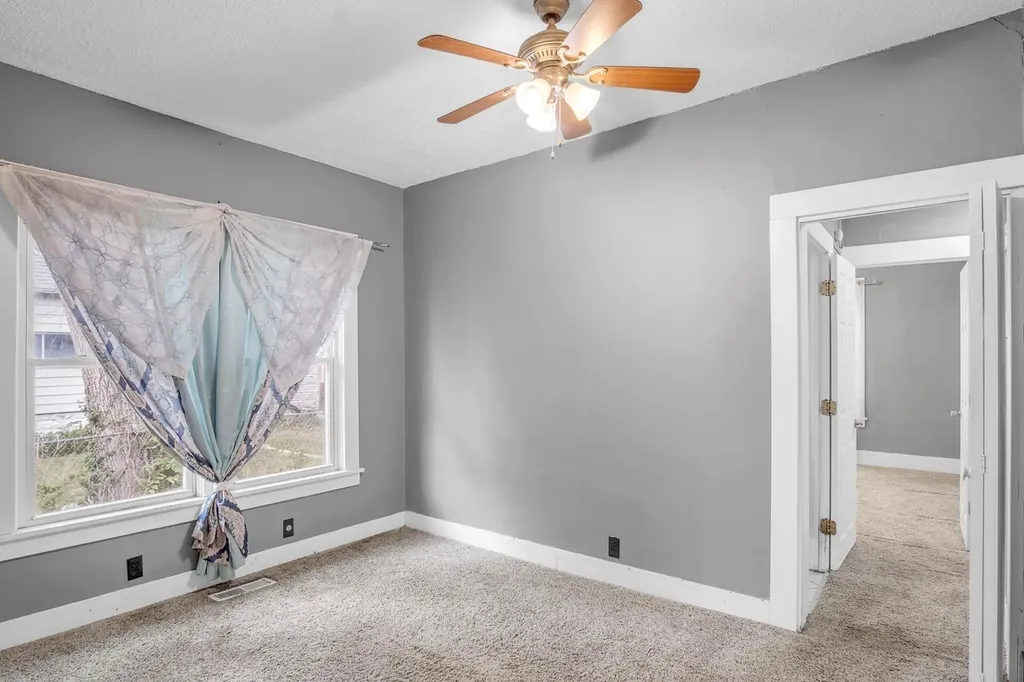 107 SW 3rd Newton KS 67114