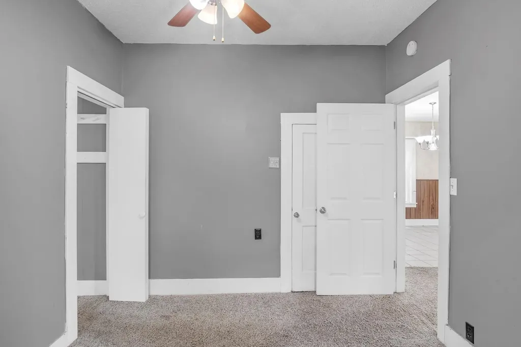 107 SW 3rd Newton KS 67114