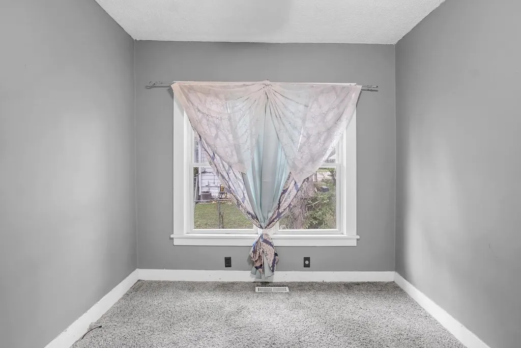 107 SW 3rd Newton KS 67114