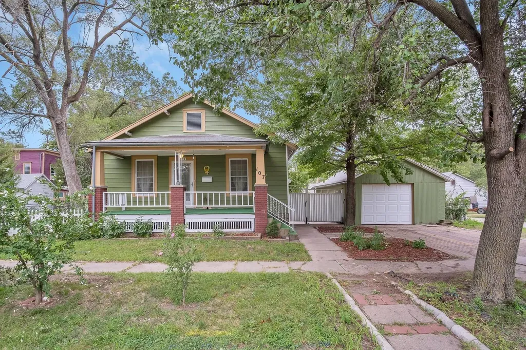 107 SW 3rd Newton KS 67114
