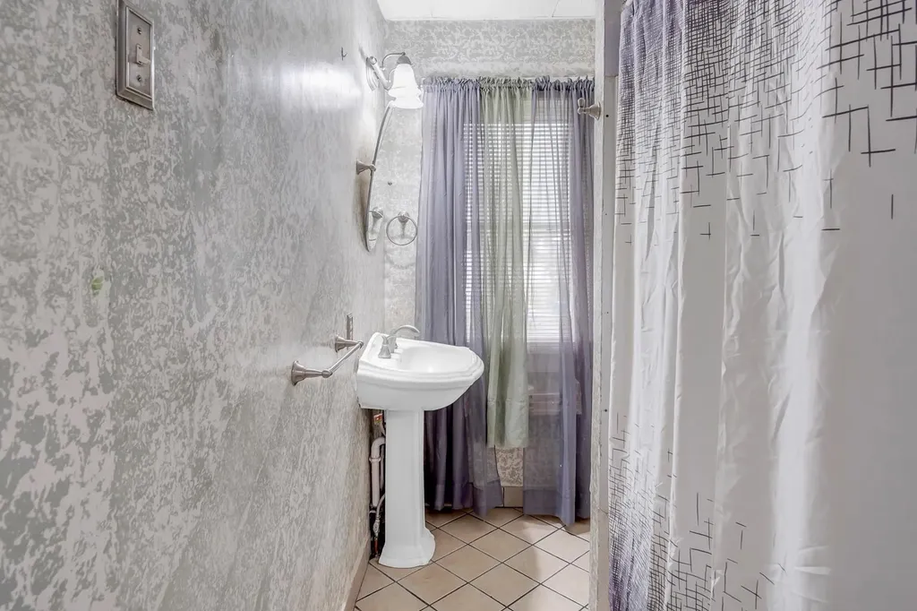 107 SW 3rd Newton KS 67114
