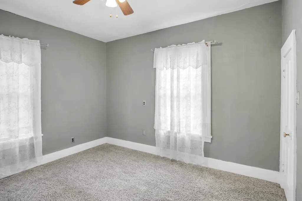 107 SW 3rd Newton KS 67114