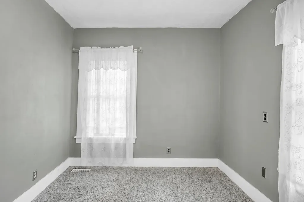 107 SW 3rd Newton KS 67114