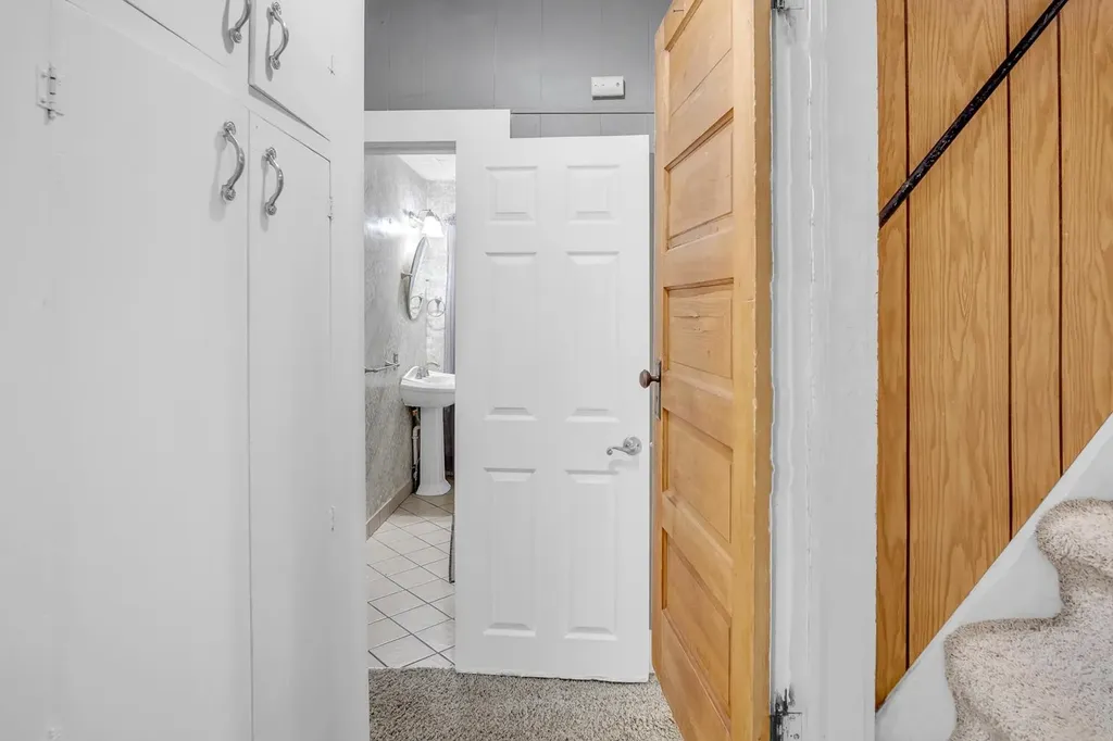 107 SW 3rd Newton KS 67114