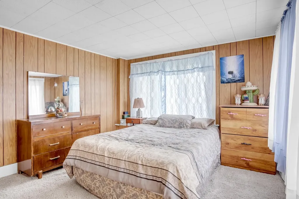 107 SW 3rd Newton KS 67114