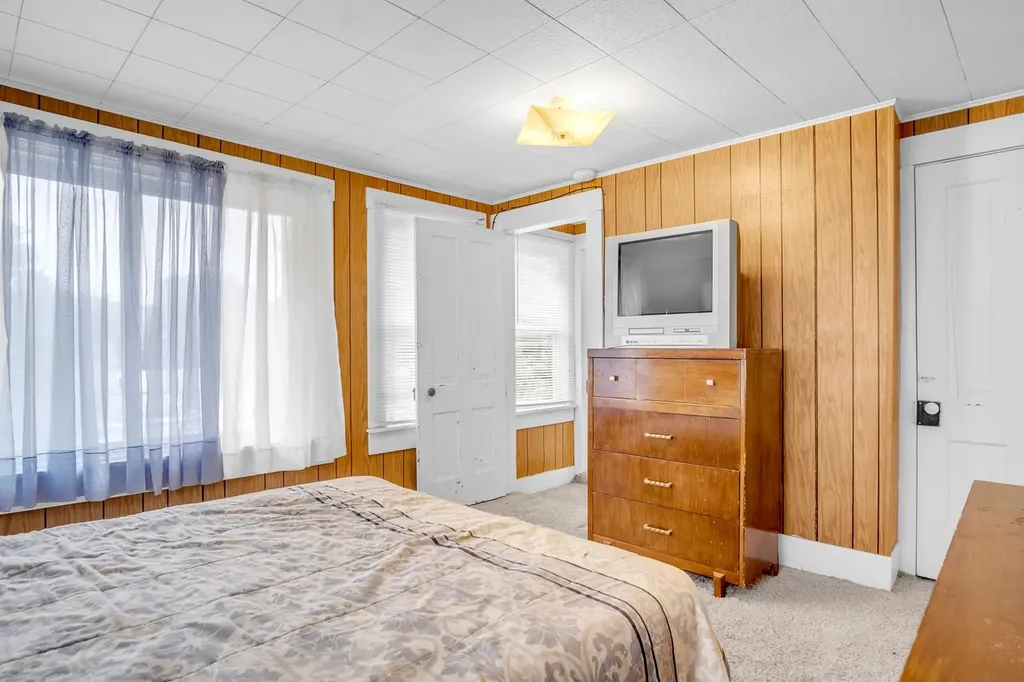 107 SW 3rd Newton KS 67114