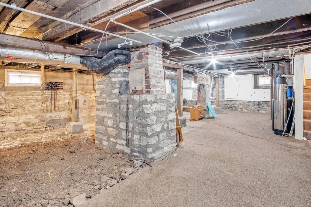 107 SW 3rd Newton KS 67114