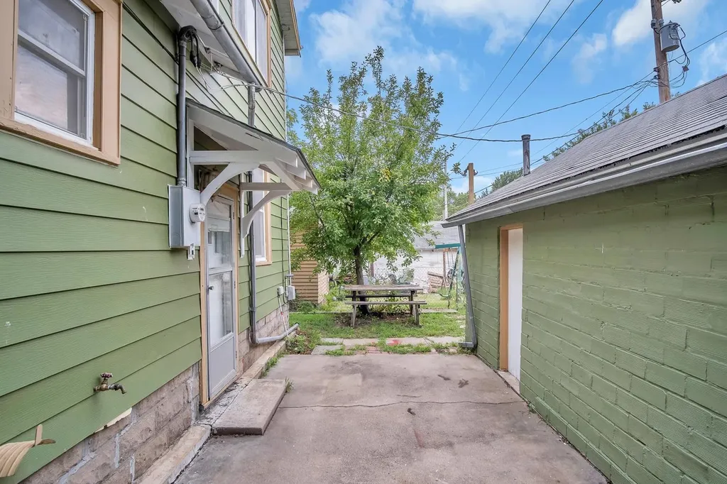 107 SW 3rd Newton KS 67114