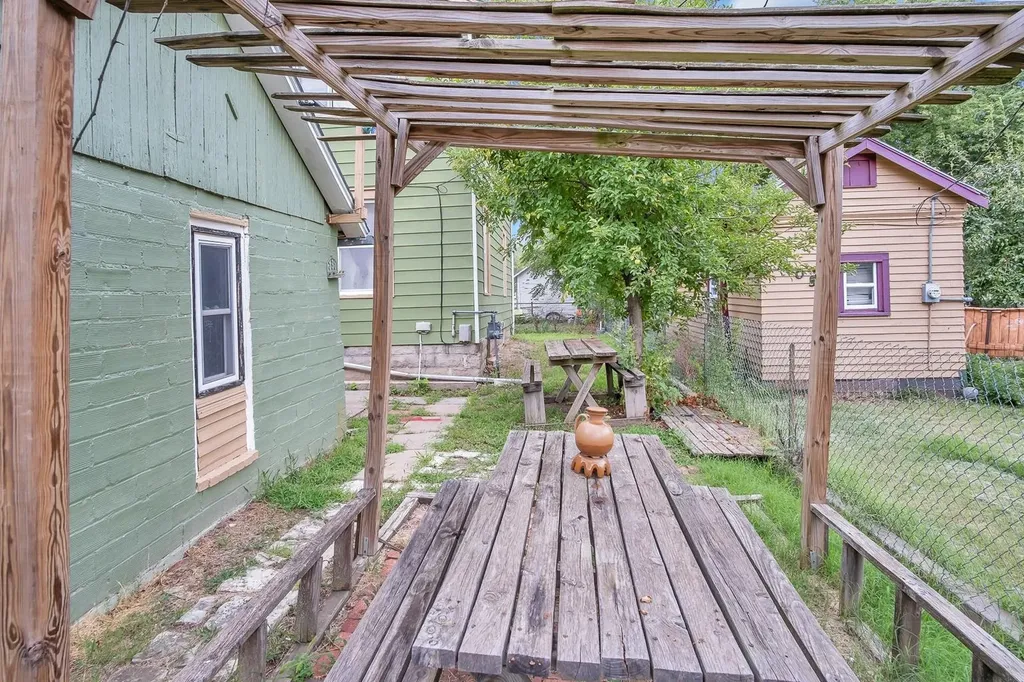 107 SW 3rd Newton KS 67114