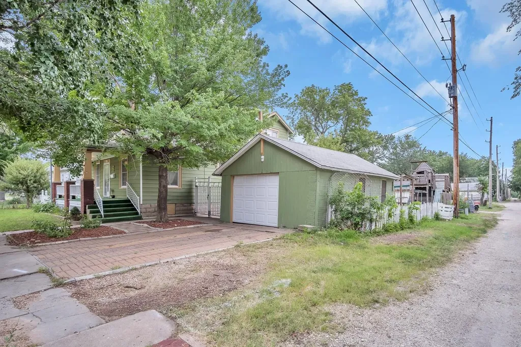 107 SW 3rd Newton KS 67114