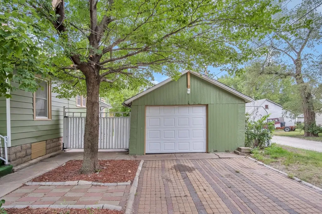 107 SW 3rd Newton KS 67114