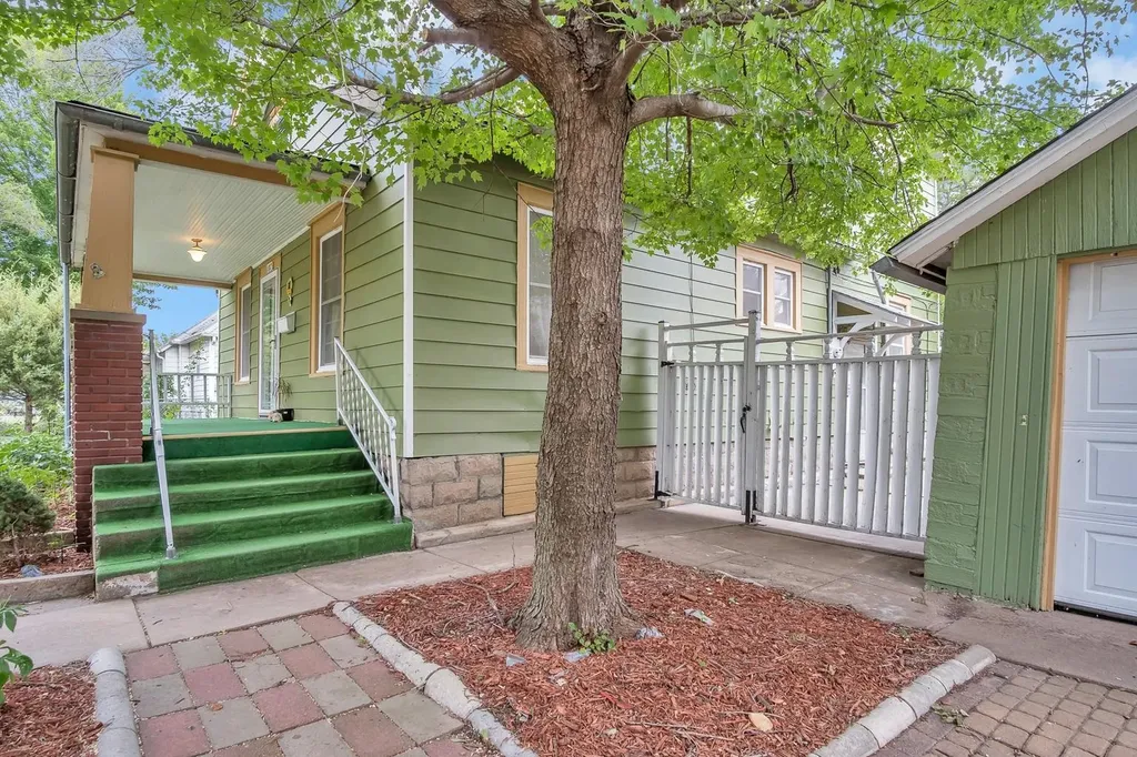 107 SW 3rd Newton KS 67114