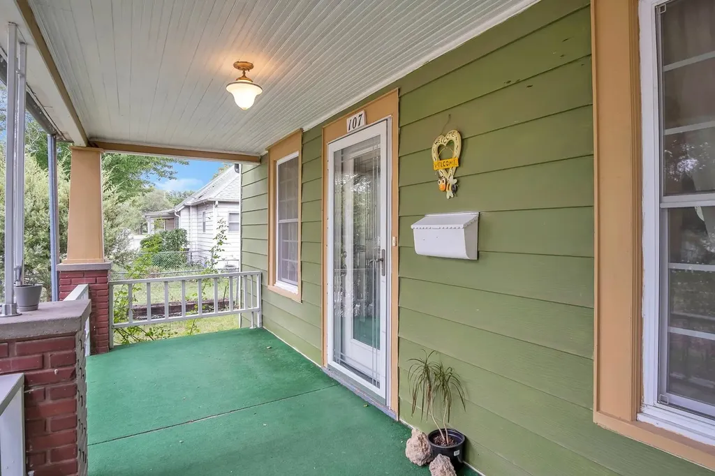 107 SW 3rd Newton KS 67114