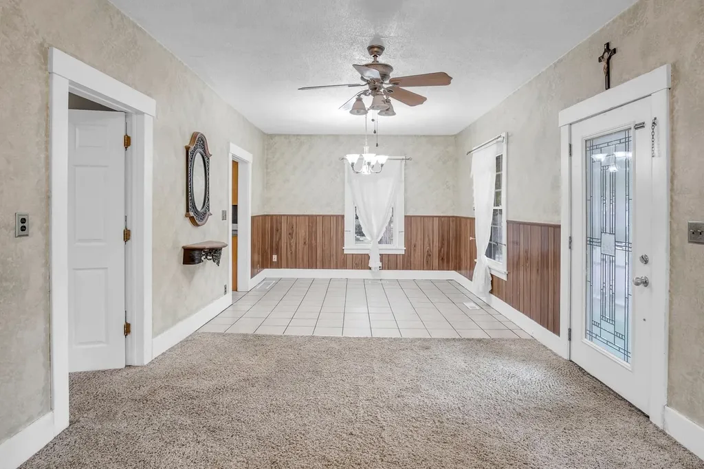 107 SW 3rd Newton KS 67114