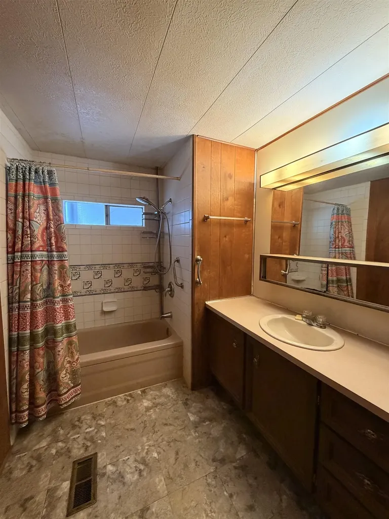 739 W 55th Wichita KS 67217