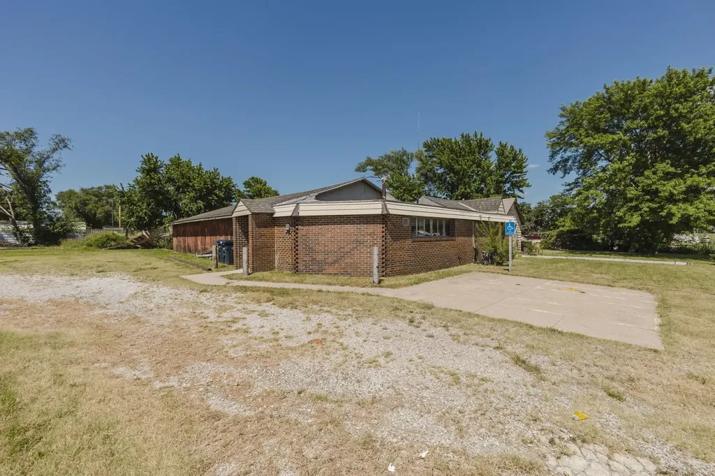 1610 W 6th El Dorado KS 67042