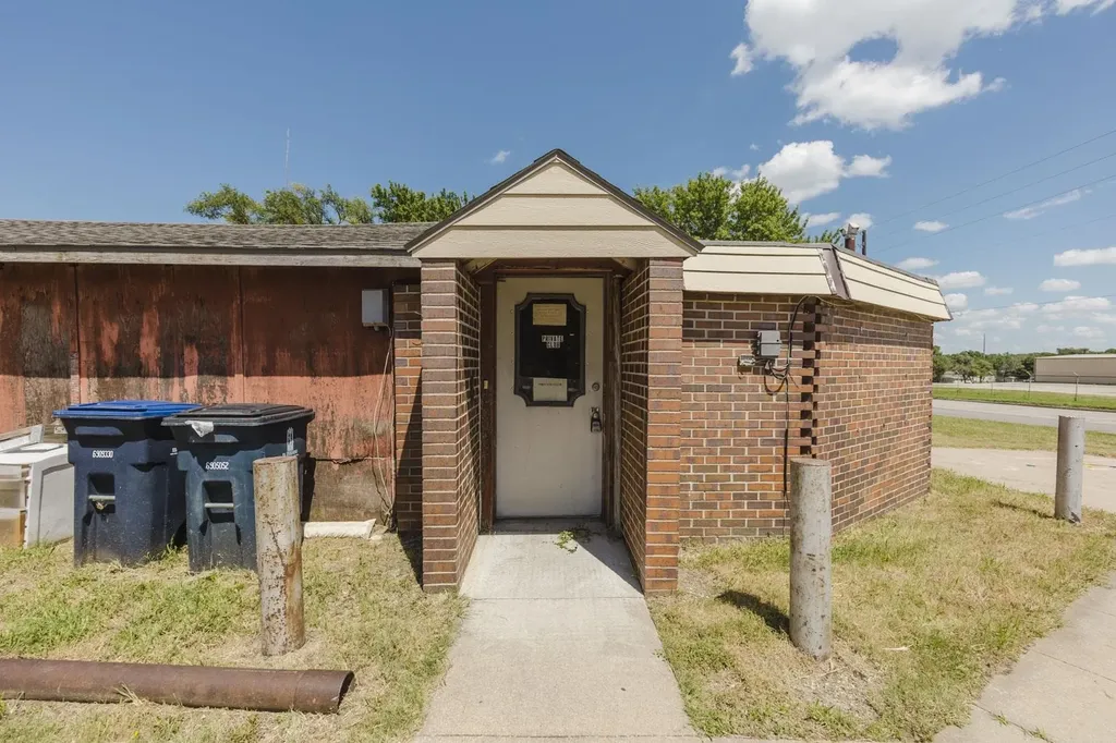 1610 W 6th El Dorado KS 67042