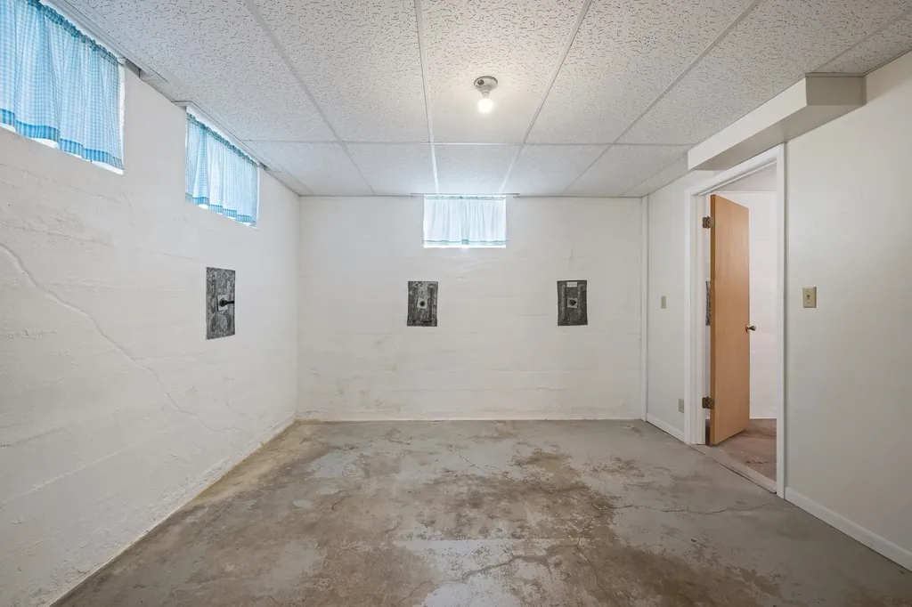 6321 N Ulysses Street Wichita KS 67219-1721