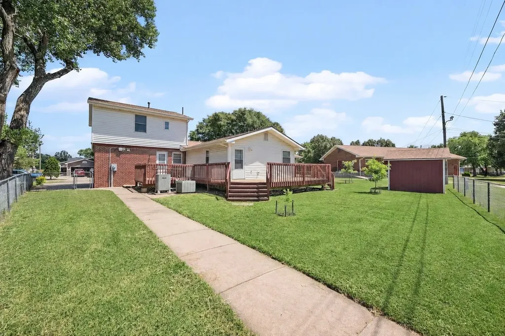 6321 N Ulysses Street Wichita KS 67219-1721