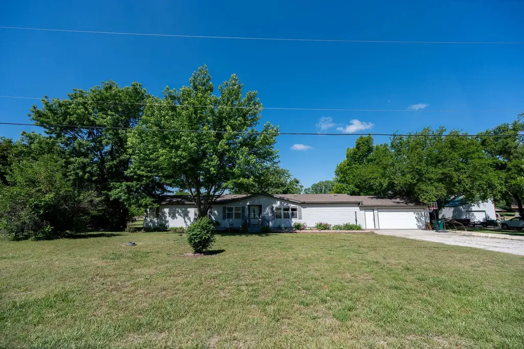 1905 SW Sunny Hills El Dorado KS 67042