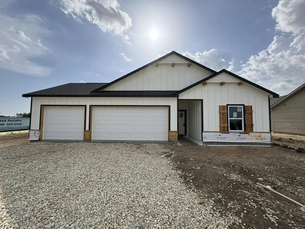 5651 Plumthicket Street Bel Aire KS 67226