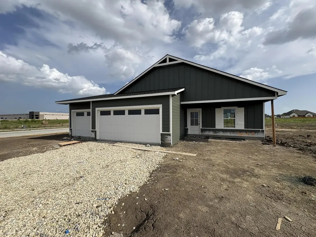 9233 Melissa Avenue Bel Aire KS 67226