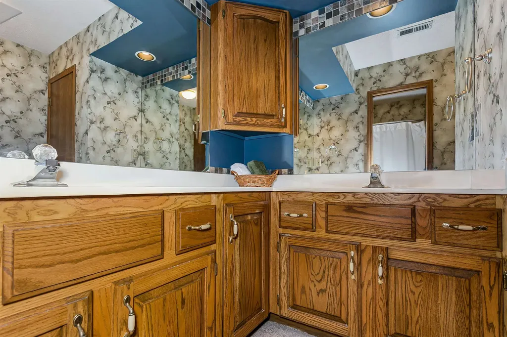 229 N Shefford Street Wichita KS 67212