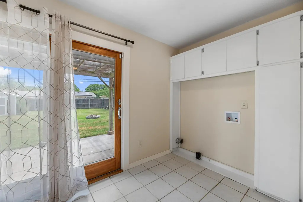3236 S Bonn Avenue Wichita KS 67217