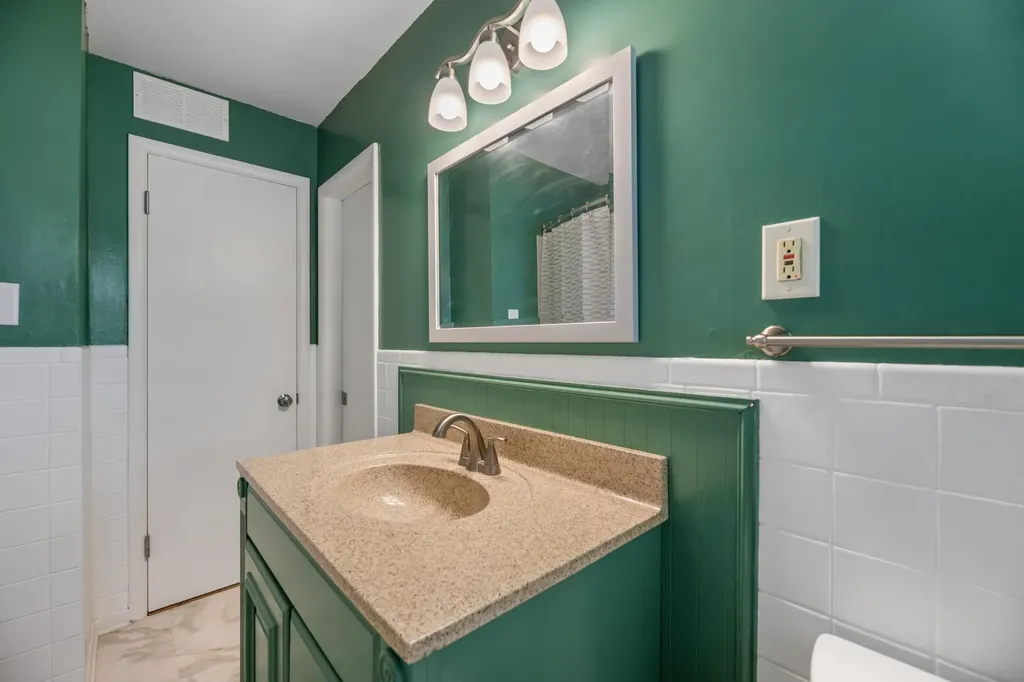 3236 S Bonn Avenue Wichita KS 67217