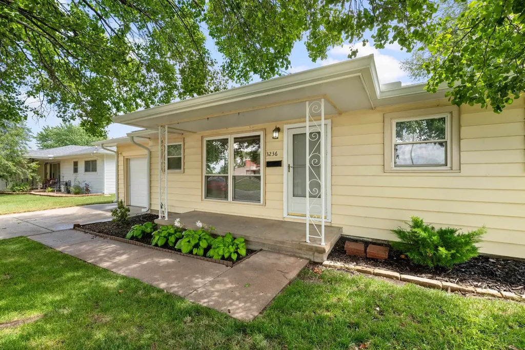 3236 S Bonn Avenue Wichita KS 67217