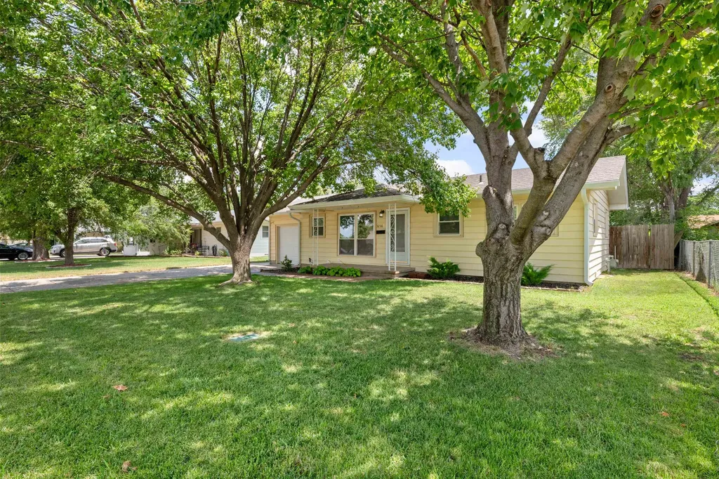 3236 S Bonn Avenue Wichita KS 67217