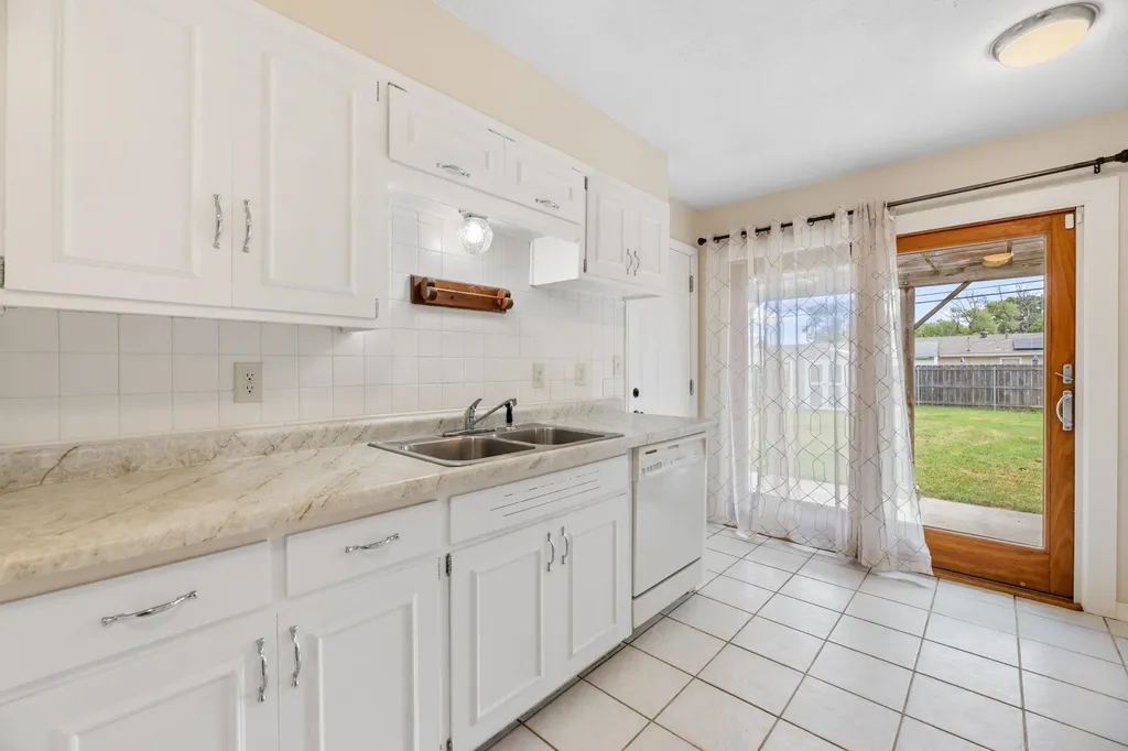 3236 S Bonn Avenue Wichita KS 67217