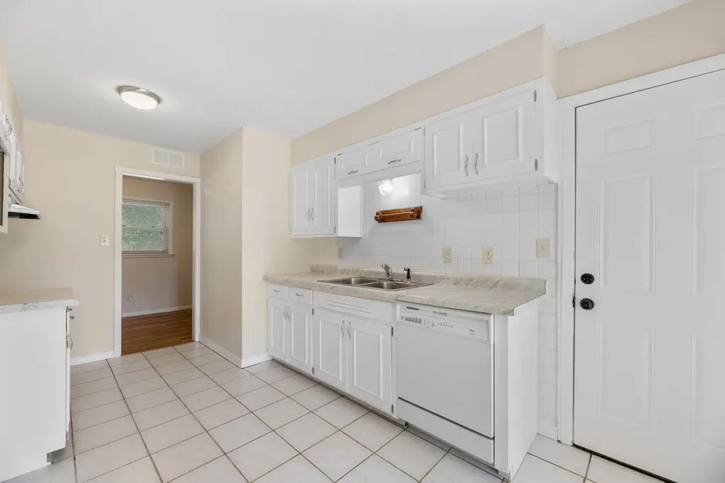 3236 S Bonn Avenue Wichita KS 67217