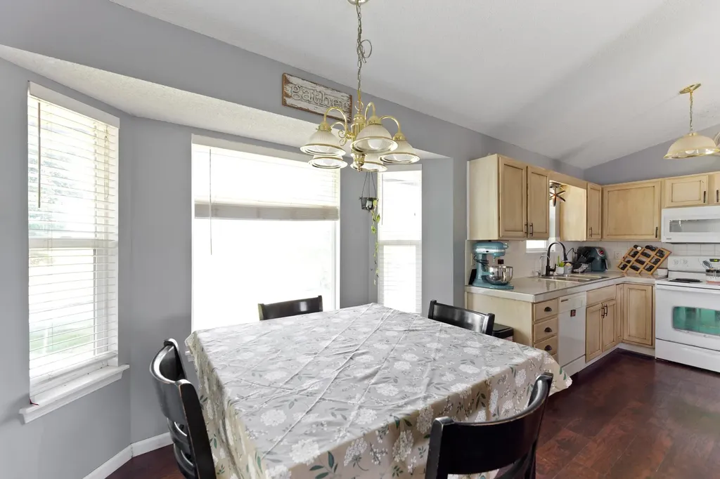 605 Clover Lane Hesston KS 67062