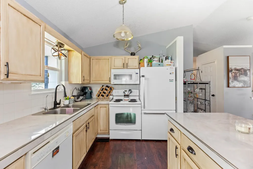 605 Clover Lane Hesston KS 67062