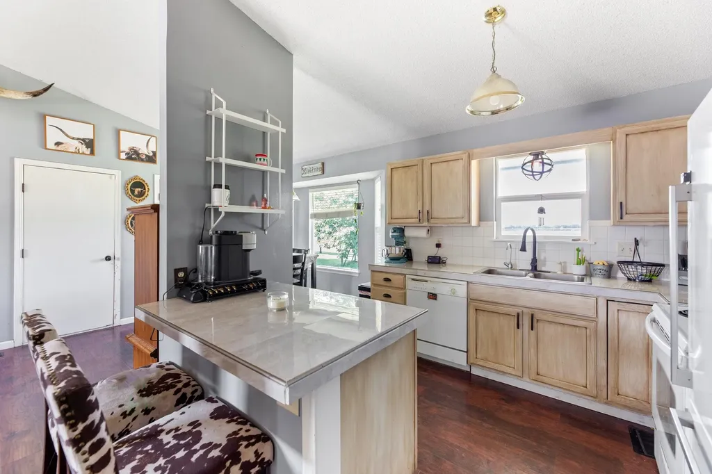 605 Clover Lane Hesston KS 67062