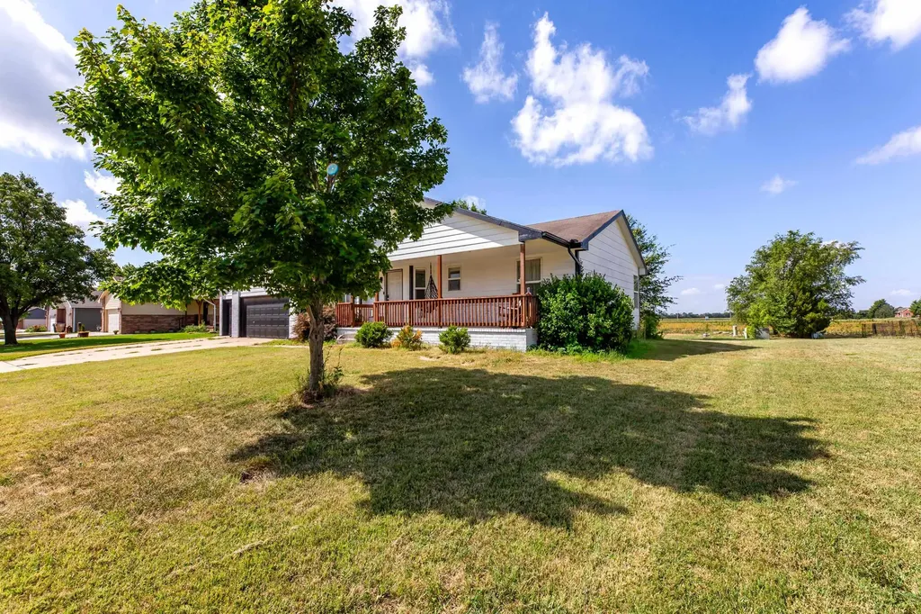 605 Clover Lane Hesston KS 67062