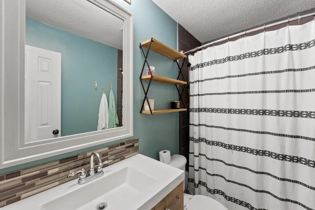 605 Clover Lane Hesston KS 67062